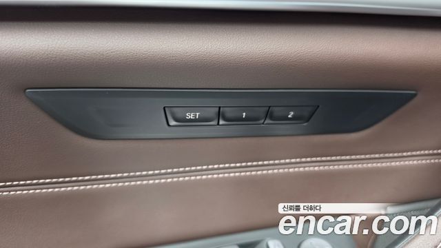 BMW 5-Series 2022 — photo 30