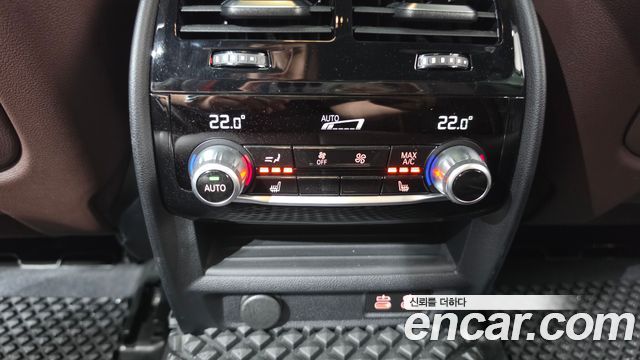 BMW 5-Series 2022 — photo 31