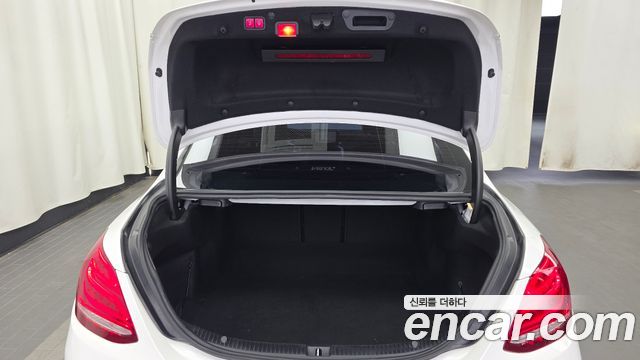 Mercedes-Benz C-Class 2017 — photo 26