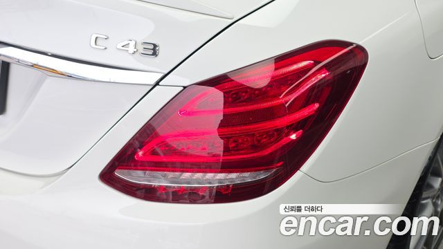 Mercedes-Benz C-Class 2017 — photo 9