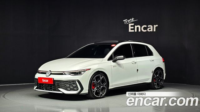 Volkswagen Golf 2025 — photo 1