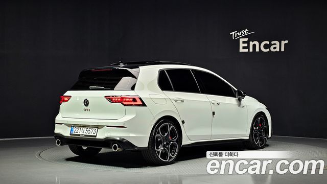 Volkswagen Golf 2025 — photo 2
