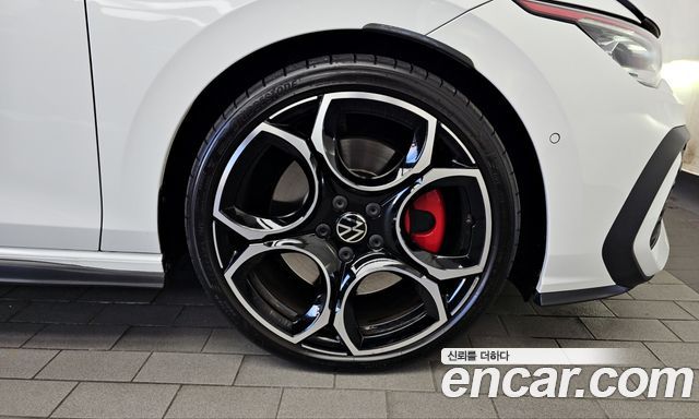 Volkswagen Golf 2025 — photo 5