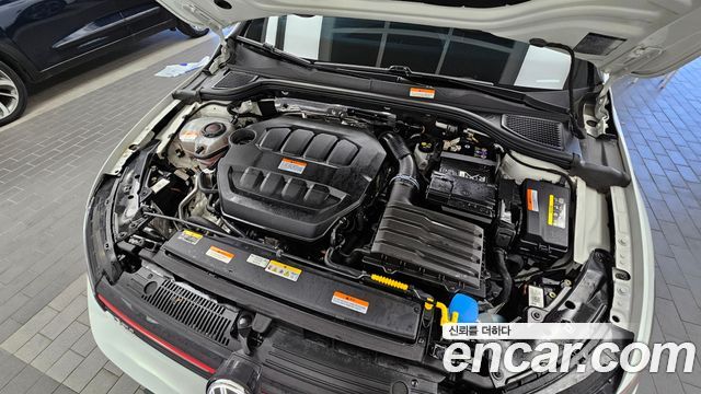 Volkswagen Golf 2025 — photo 6