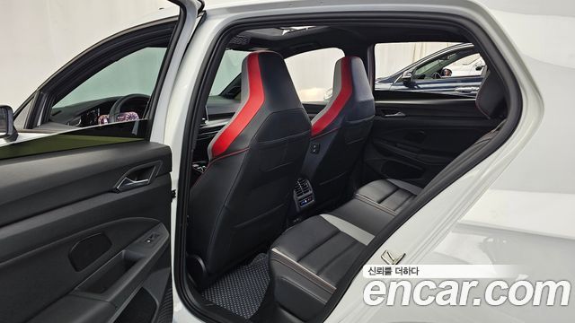 Volkswagen Golf 2025 — photo 17