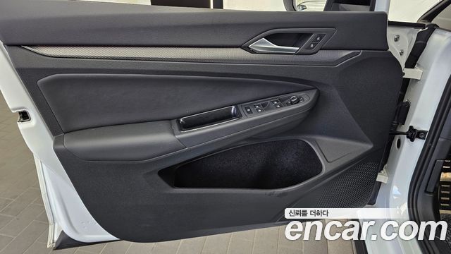Volkswagen Golf 2025 — photo 14