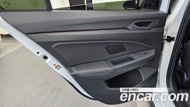Volkswagen Golf 2025 — photo 15