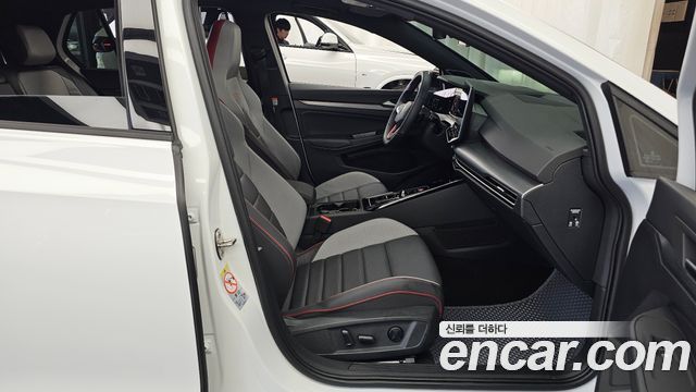 Volkswagen Golf 2025 — photo 16