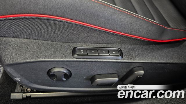Volkswagen Golf 2025 — photo 30