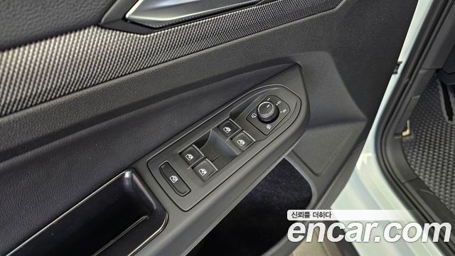 Volkswagen Golf 2025 — photo 34