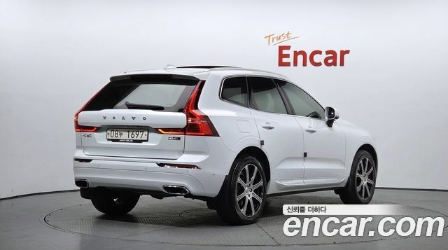 Volvo XC60 2019 — photo 2