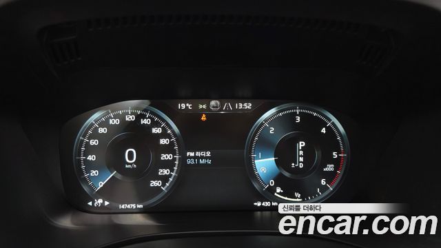 Volvo XC60 2019 — photo 8