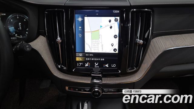 Volvo XC60 2019 — photo 14