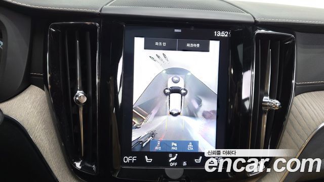 Volvo XC60 2019 — photo 15