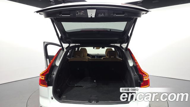 Volvo XC60 2019 — photo 20