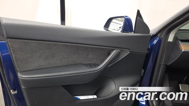 Tesla Model Y 2022 — photo 14