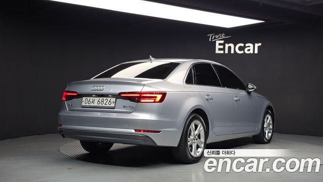 Audi A4 2018 — photo 2
