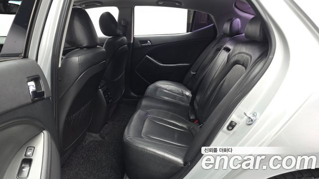 Kia K5 2012 — photo 16
