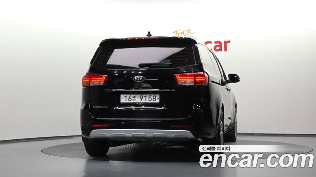 Kia Canival 2018 — photo 4
