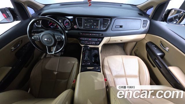 Kia Canival 2018 — photo 10