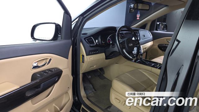 Kia Canival 2018 — photo 13