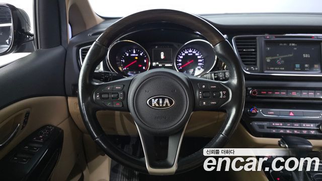 Kia Canival 2018 — photo 19