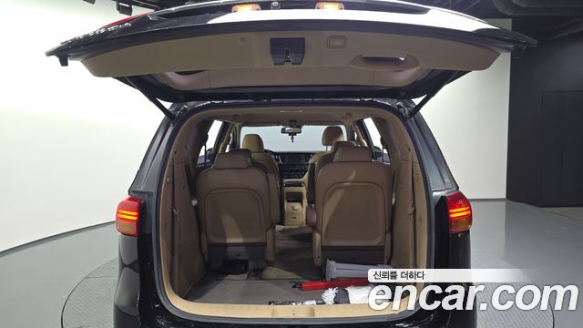 Kia Canival 2018 — photo 26