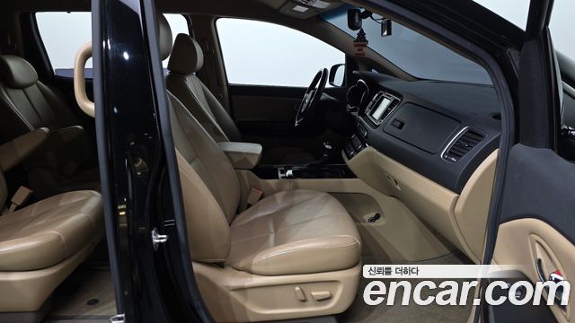 Kia Canival 2018 — photo 16