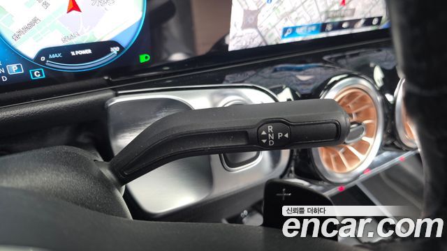 Mercedes-Benz EQB 2024 — photo 12