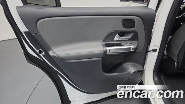 Mercedes-Benz EQB 2024 — photo 15