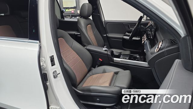 Mercedes-Benz EQB 2024 — photo 16