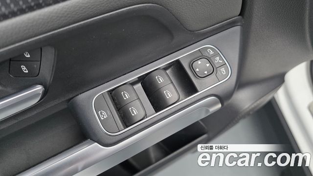 Mercedes-Benz EQB 2024 — photo 30