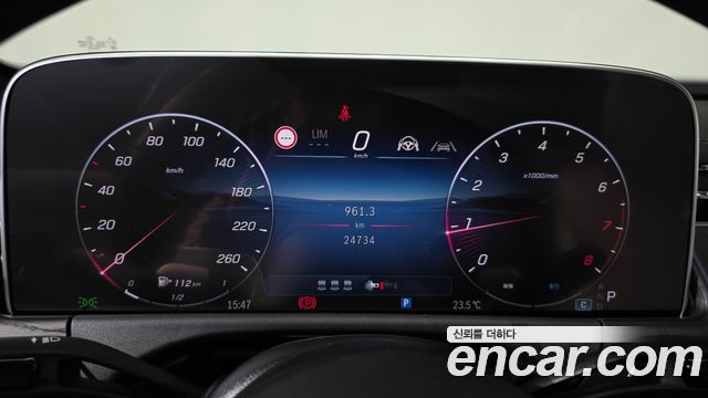 Mercedes-Benz E-Class 2025 — photo 11