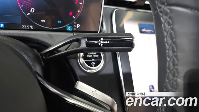 Mercedes-Benz E-Class 2025 — photo 12