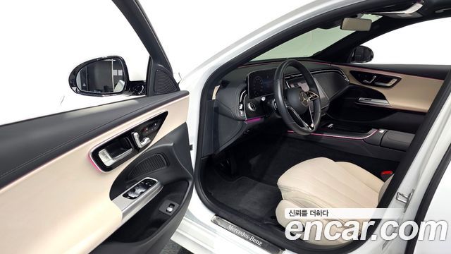 Mercedes-Benz E-Class 2025 — photo 13