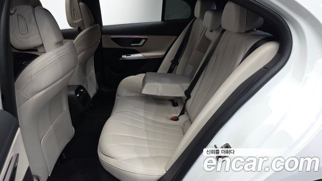 Mercedes-Benz E-Class 2025 — photo 17