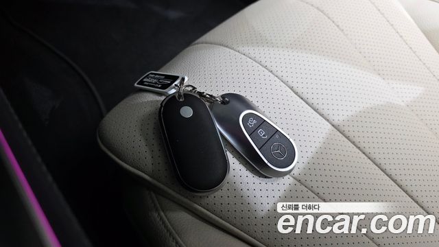Mercedes-Benz E-Class 2025 — photo 21