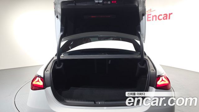 Mercedes-Benz E-Class 2025 — photo 26