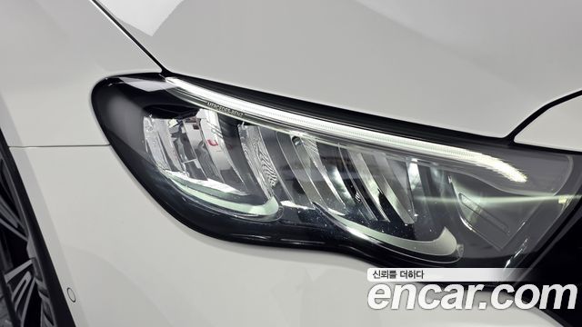 Mercedes-Benz E-Class 2025 — photo 8