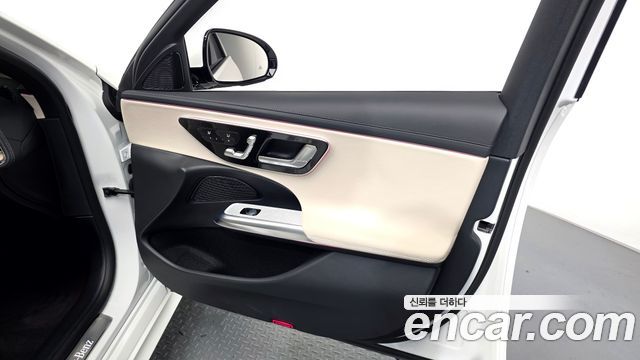 Mercedes-Benz E-Class 2025 — photo 14
