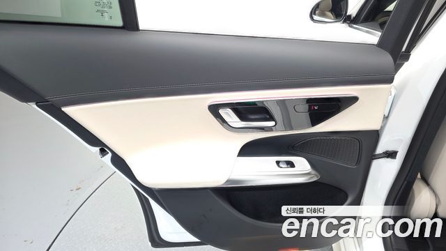 Mercedes-Benz E-Class 2025 — photo 15