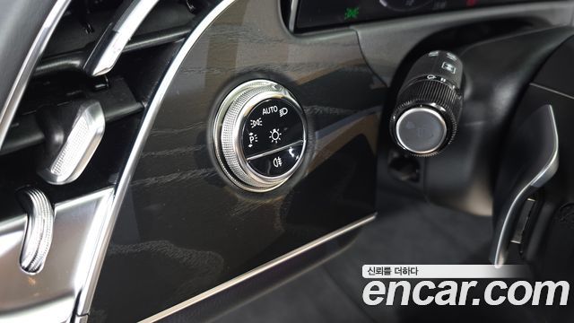 Mercedes-Benz E-Class 2025 — photo 28