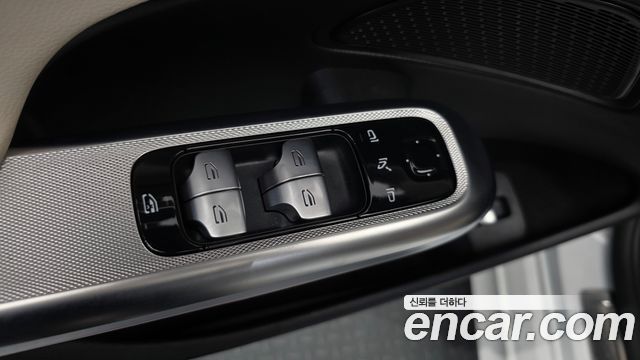 Mercedes-Benz E-Class 2025 — photo 30