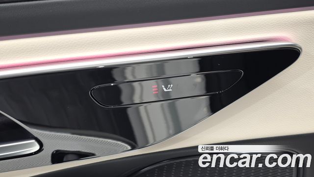 Mercedes-Benz E-Class 2025 — photo 31