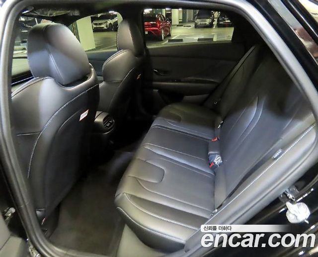 Hyundai AVANTE 2025 — photo 12
