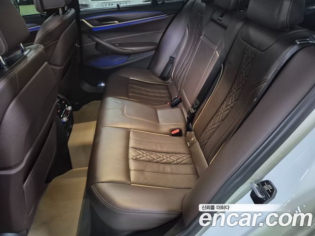 BMW 5-Series 2018 — photo 11