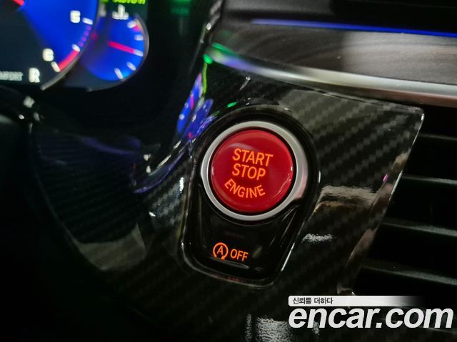 BMW 5-Series 2018 — photo 17
