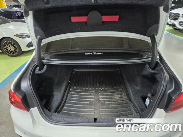 BMW 5-Series 2018 — photo 20