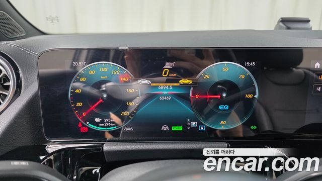 Mercedes-Benz EQA 2022 — photo 11