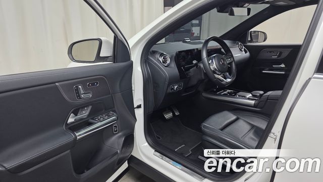 Mercedes-Benz EQA 2022 — photo 13